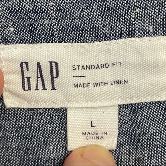 GAP Men’s Large standard fit linen button down blue crush - Picture 2 of 9